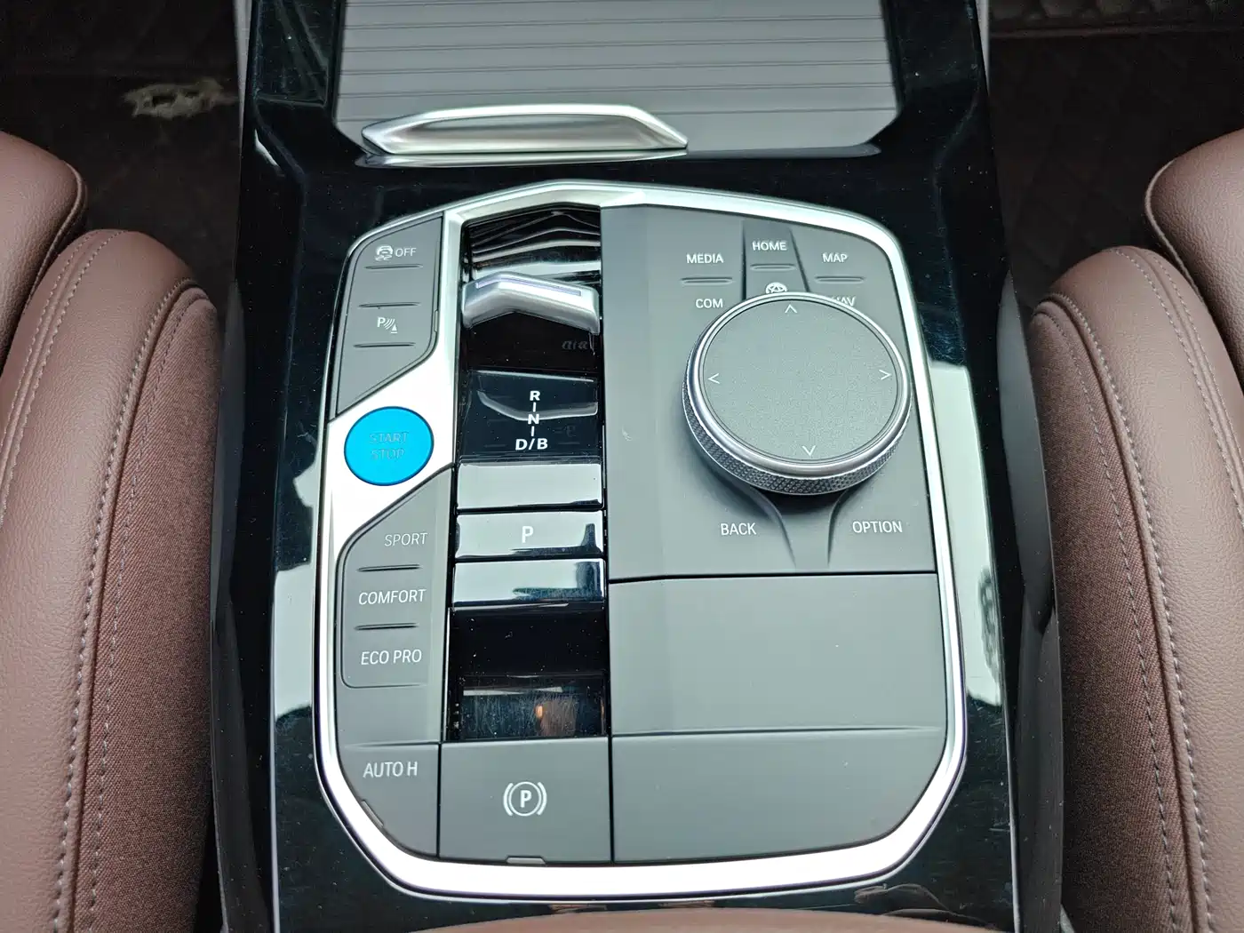 BMW iX3 2024 Leading Edition фото 15
