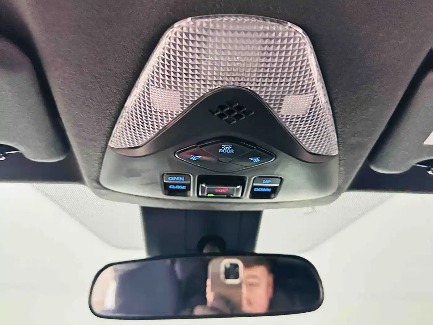 Toyota C-HR EV 2020 Luxury Sunroof Edition фото 18