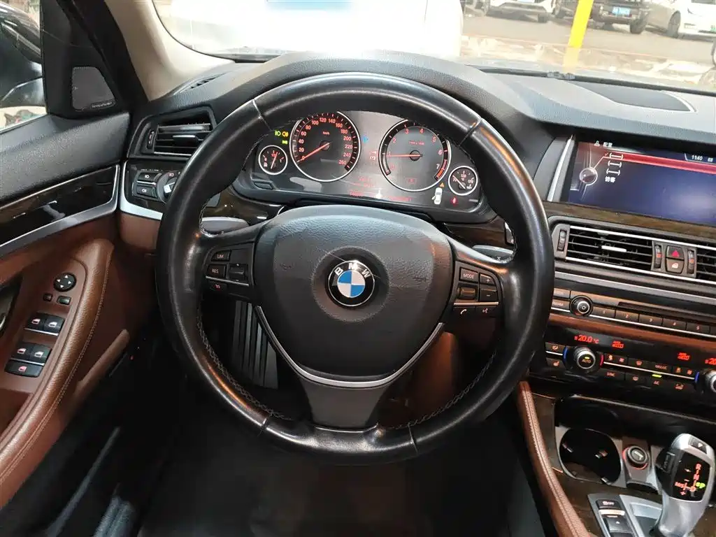 BMW 5 Series 2014 528Li Leading Edition фото 7
