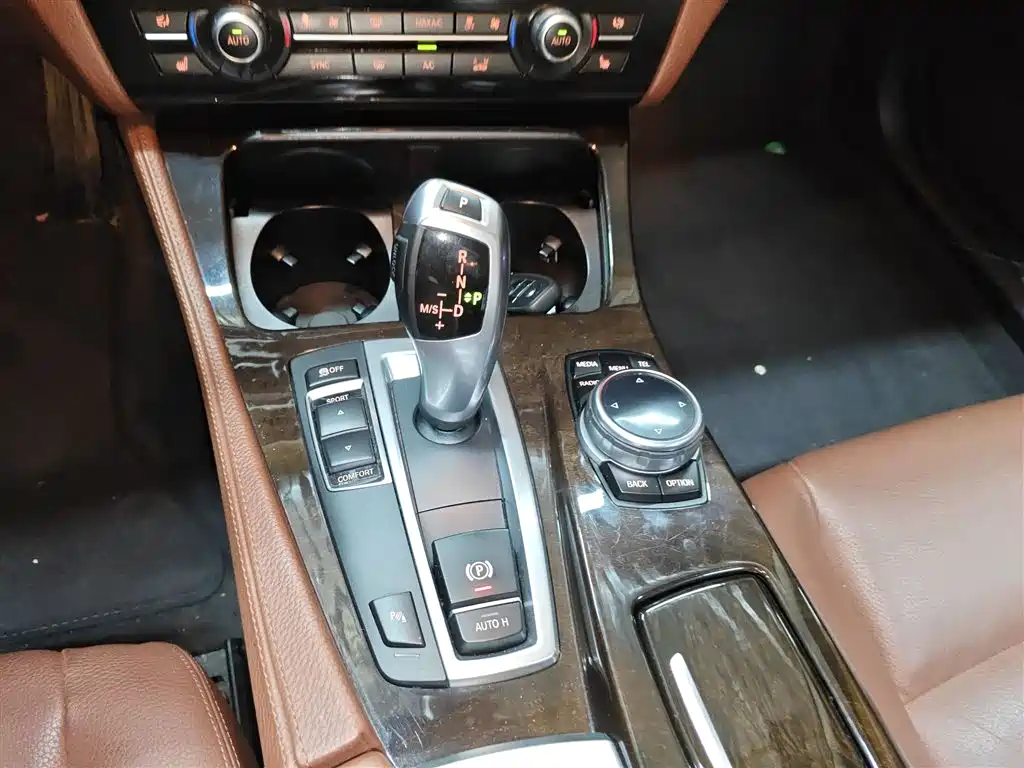 BMW 5 Series 2014 528Li Leading Edition фото 10