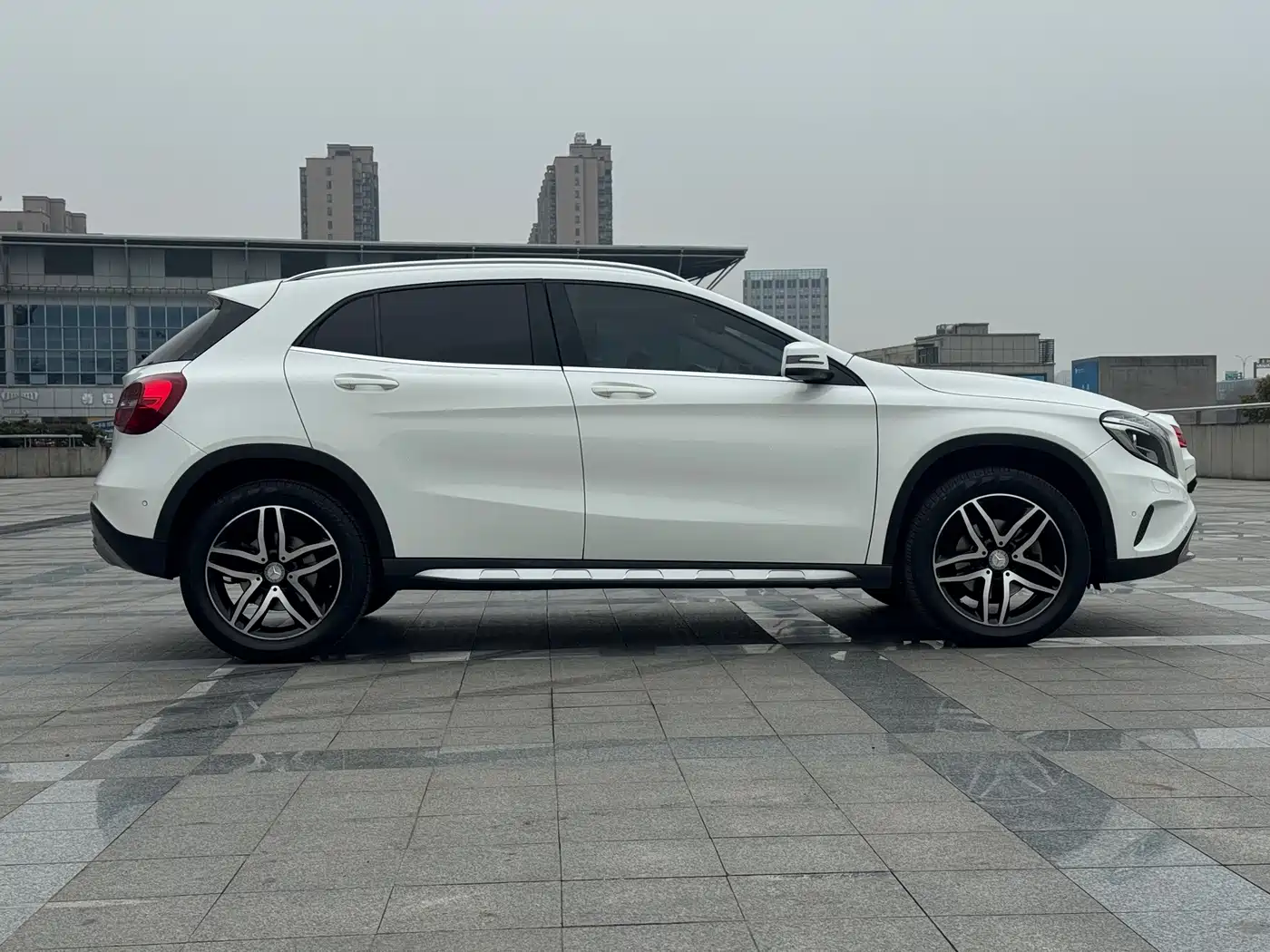 Mercedes-Benz GLA 2015 GLA 220 4MATIC Fashion Edition фото 4