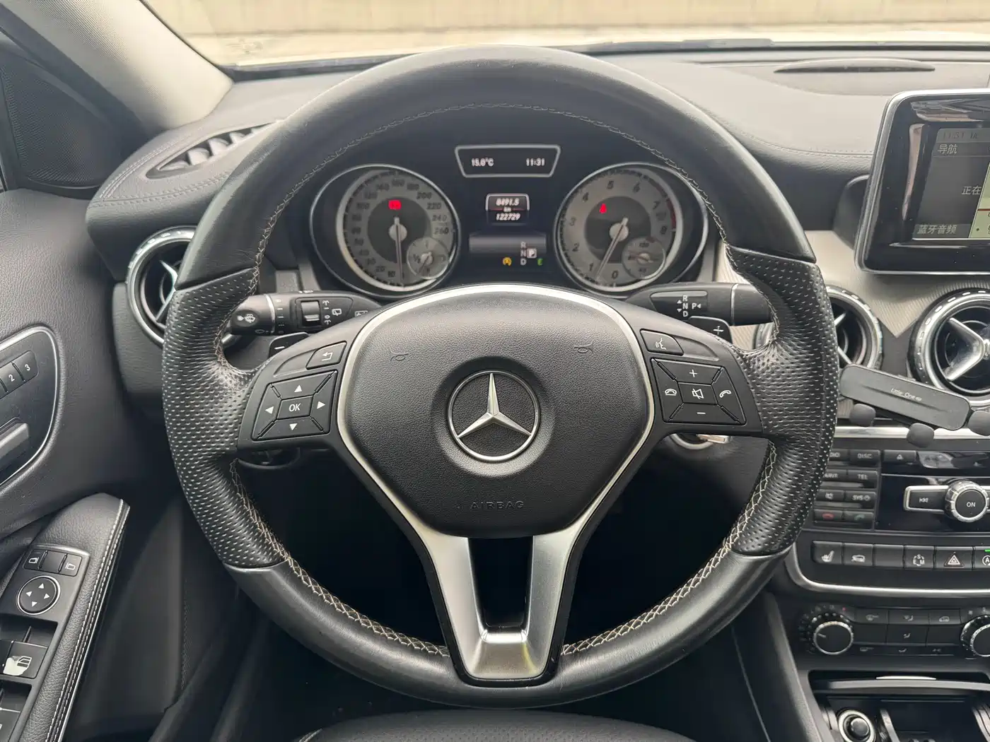Mercedes-Benz GLA 2015 GLA 220 4MATIC Fashion Edition фото 16