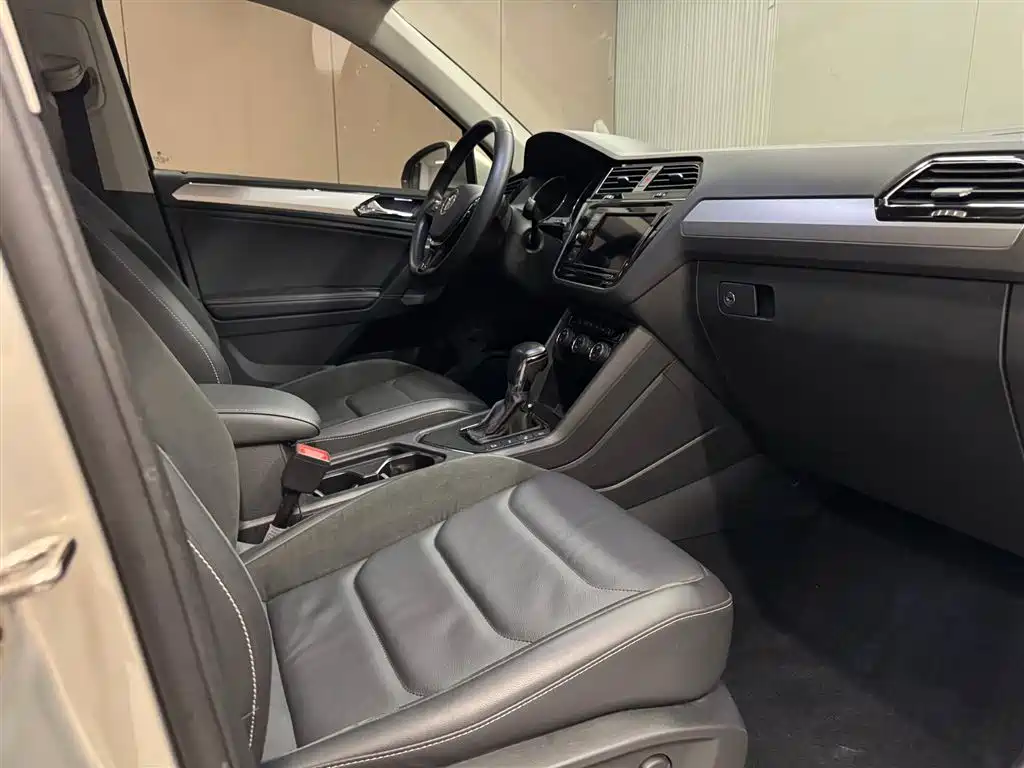 Volkswagen Tiguan L 2018 330TSI Automatic 2WD Luxury Edition фото 8