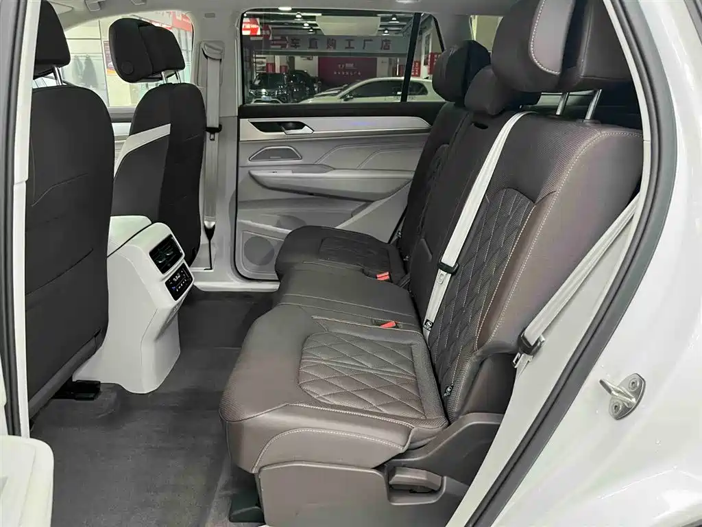 Volkswagen Talagon 2023 380TSI 4WD R-Line Celebration Edition фото 14