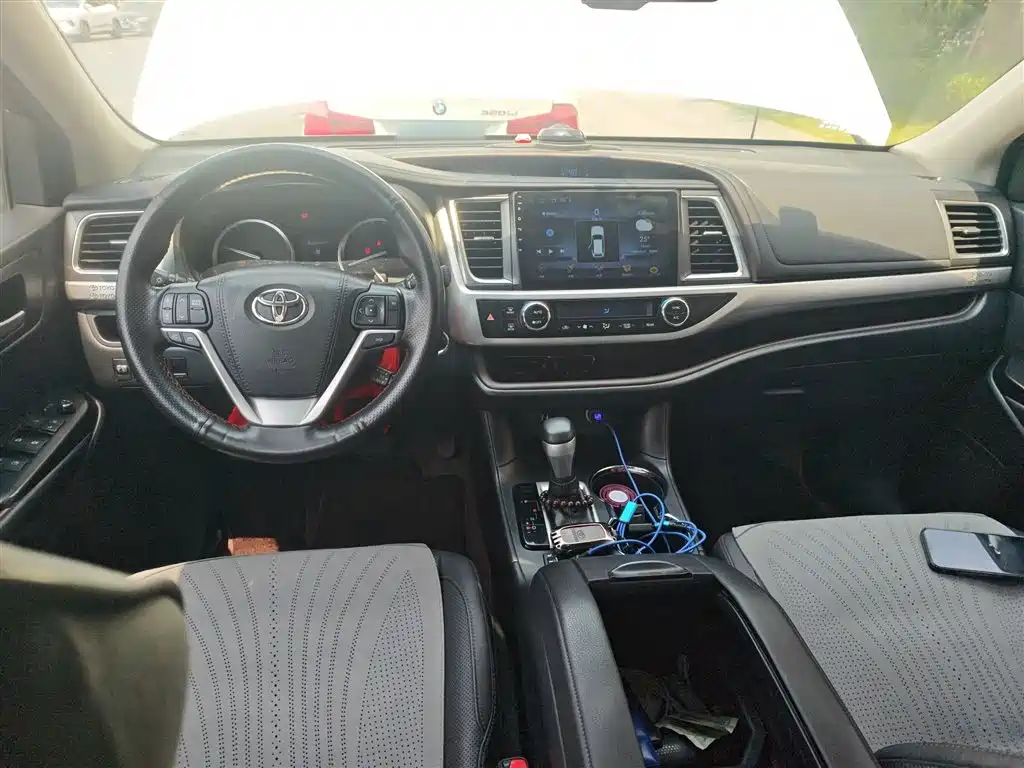 TOYOTA HIGHLANDER