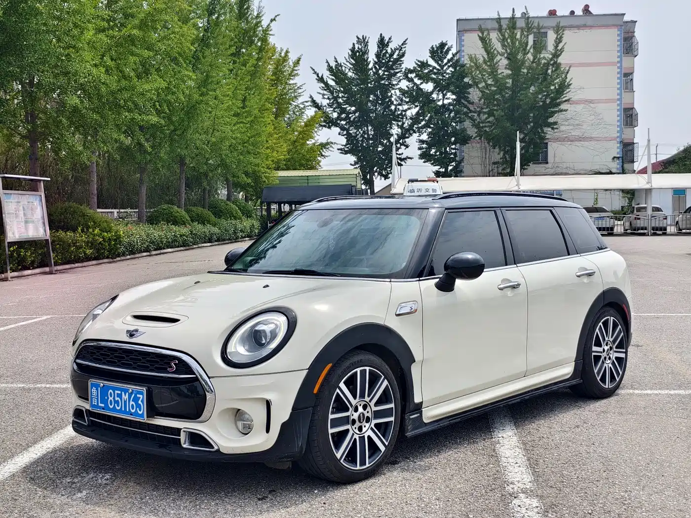 Photo 1 - MINI CLUBMAN
