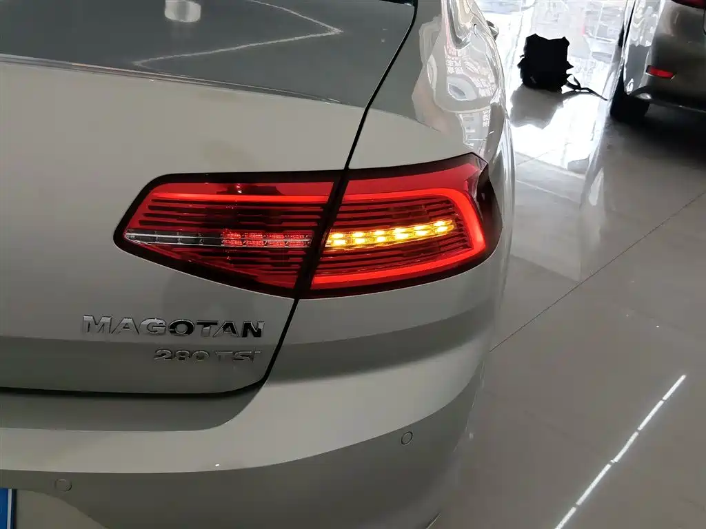 Volkswagen Magotan 2018 280TSI DSG Comfort фото 8
