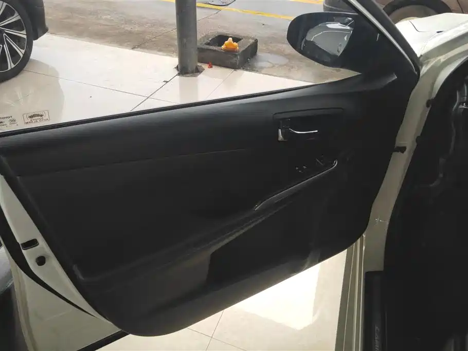 Toyota Camry 2015 2.0G Luxury Edition фото 7