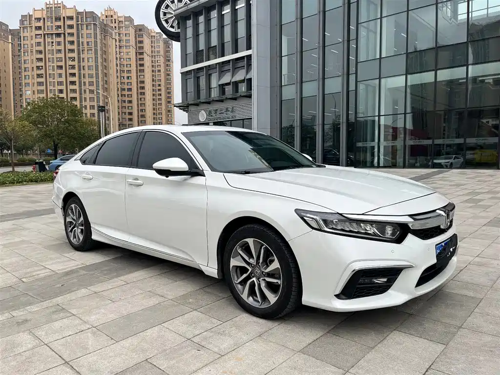 Honda Inspire 2019 260TURBO Deluxe Edition China VI фото 3