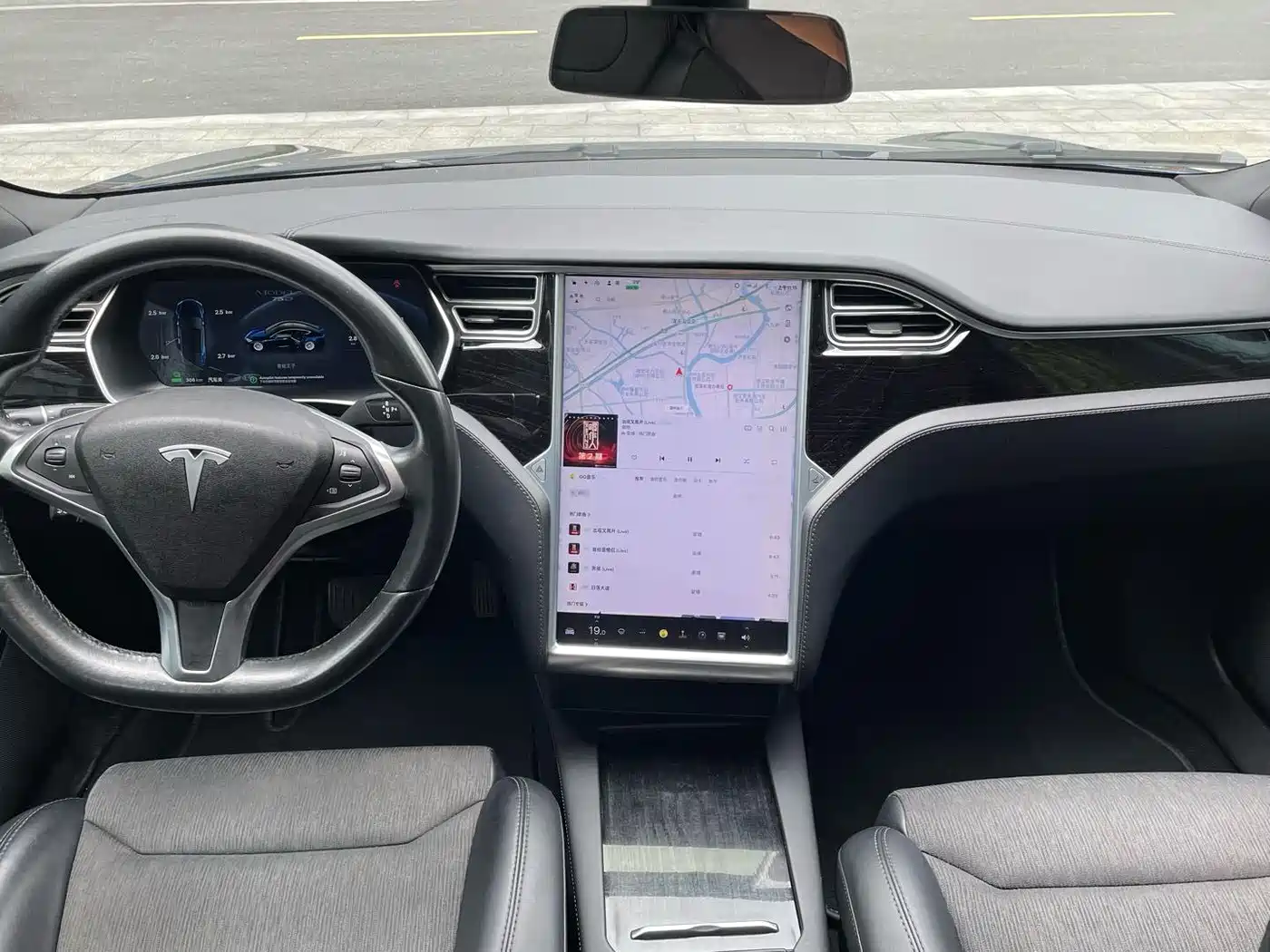Photo 9 - Tesla Model S