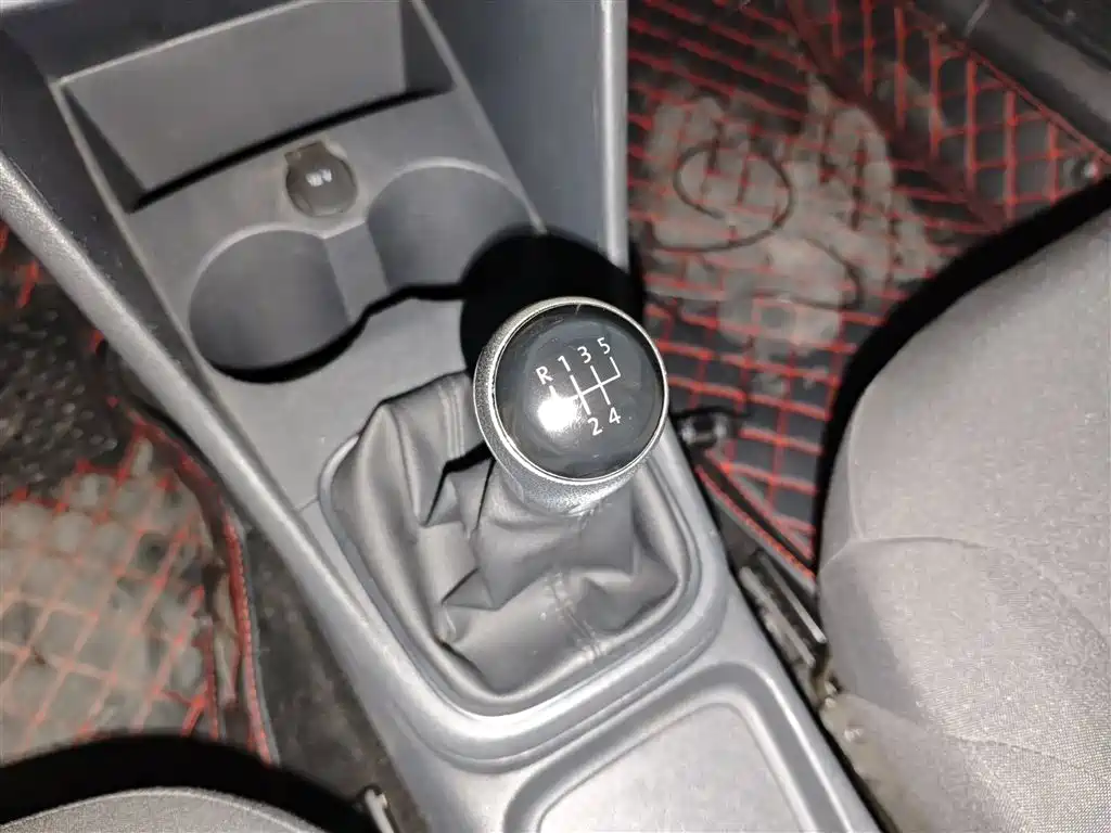 Volkswagen Polo 2016 1.4L Manual Trend фото 14