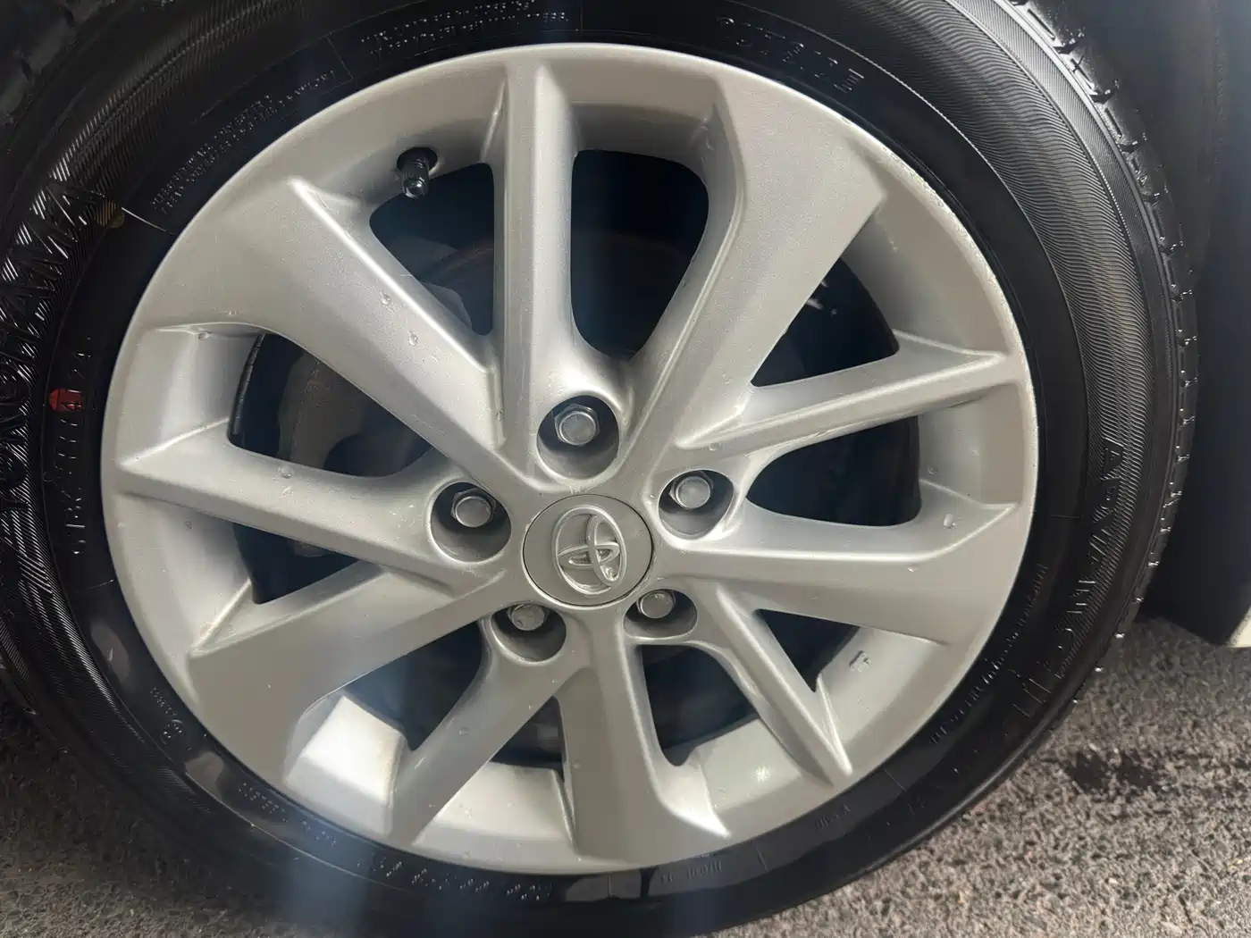 Toyota Corolla 2014 1.8L CVT GLX-i фото 10