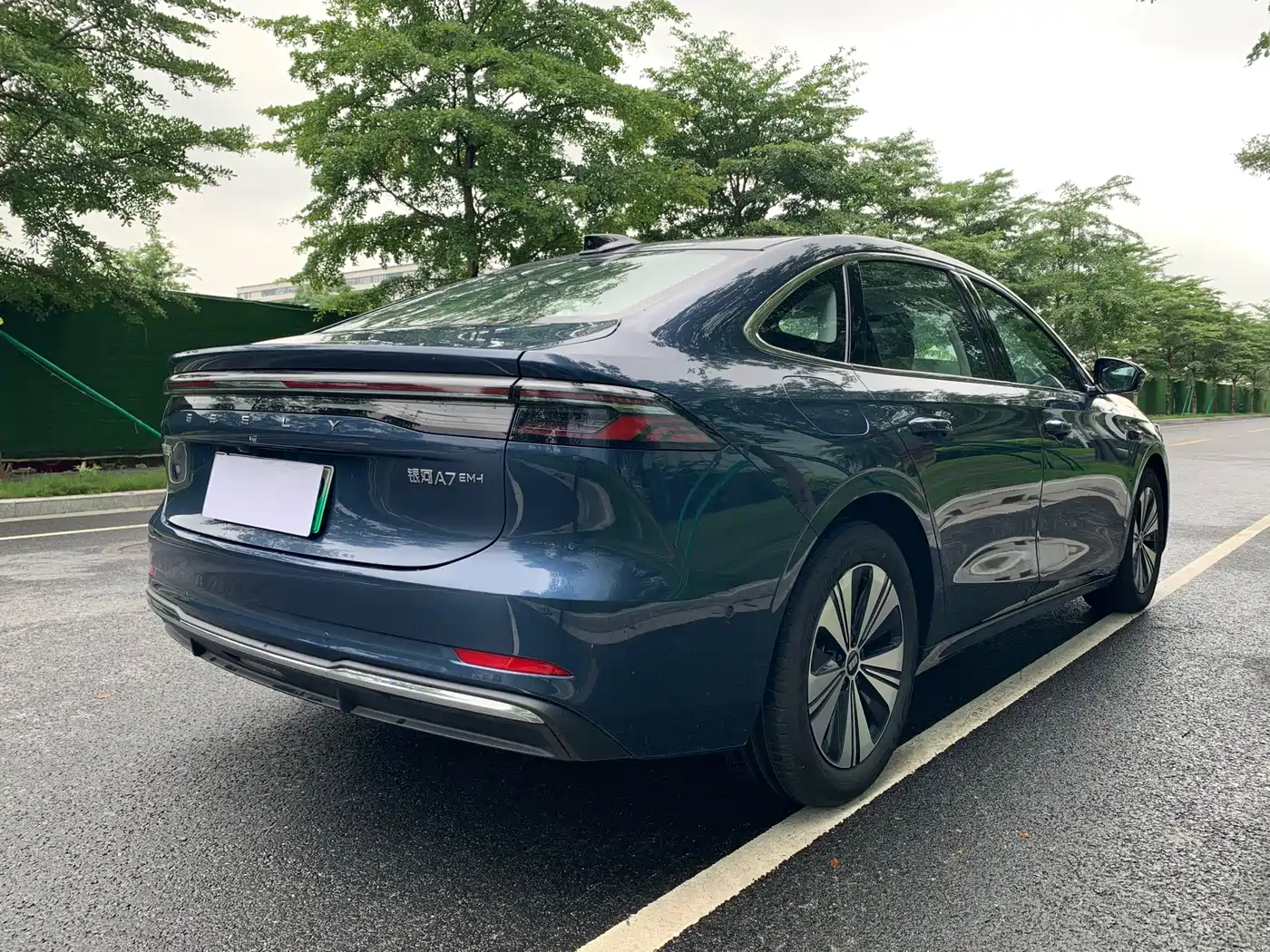 Geely Galaxy Galaxy A7 2025 EM-i 150km Explorer+ Edition фото 4