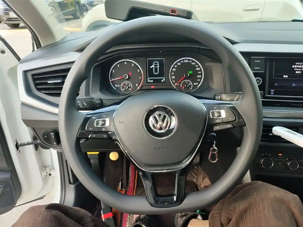 Volkswagen Polo 2019 Plus 1.5L Automatic Panorama Enjoyment Edition фото 11
