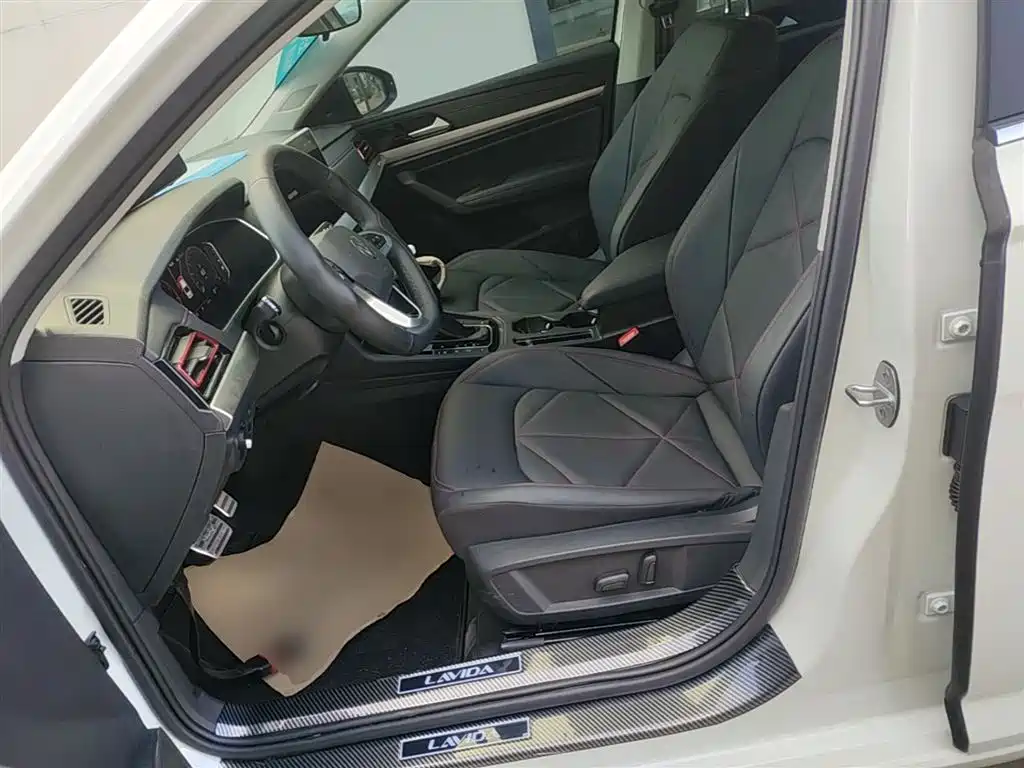 Volkswagen Lavida 2024 Model 300TSI DSG Starlight Leading Edition фото 15