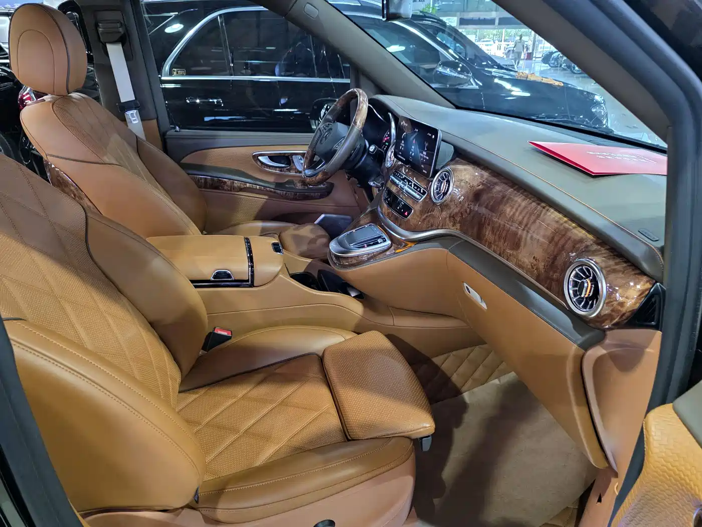 Mercedes-Benz V-Class 2022 V 260 L Long Wheelbase Prestige Edition фото 27