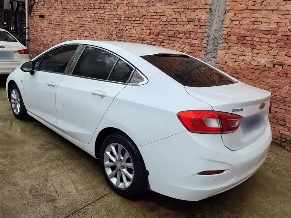 Chevrolet Cruze 2017 1.5L Automatic Pioneer Sunroof фото 5