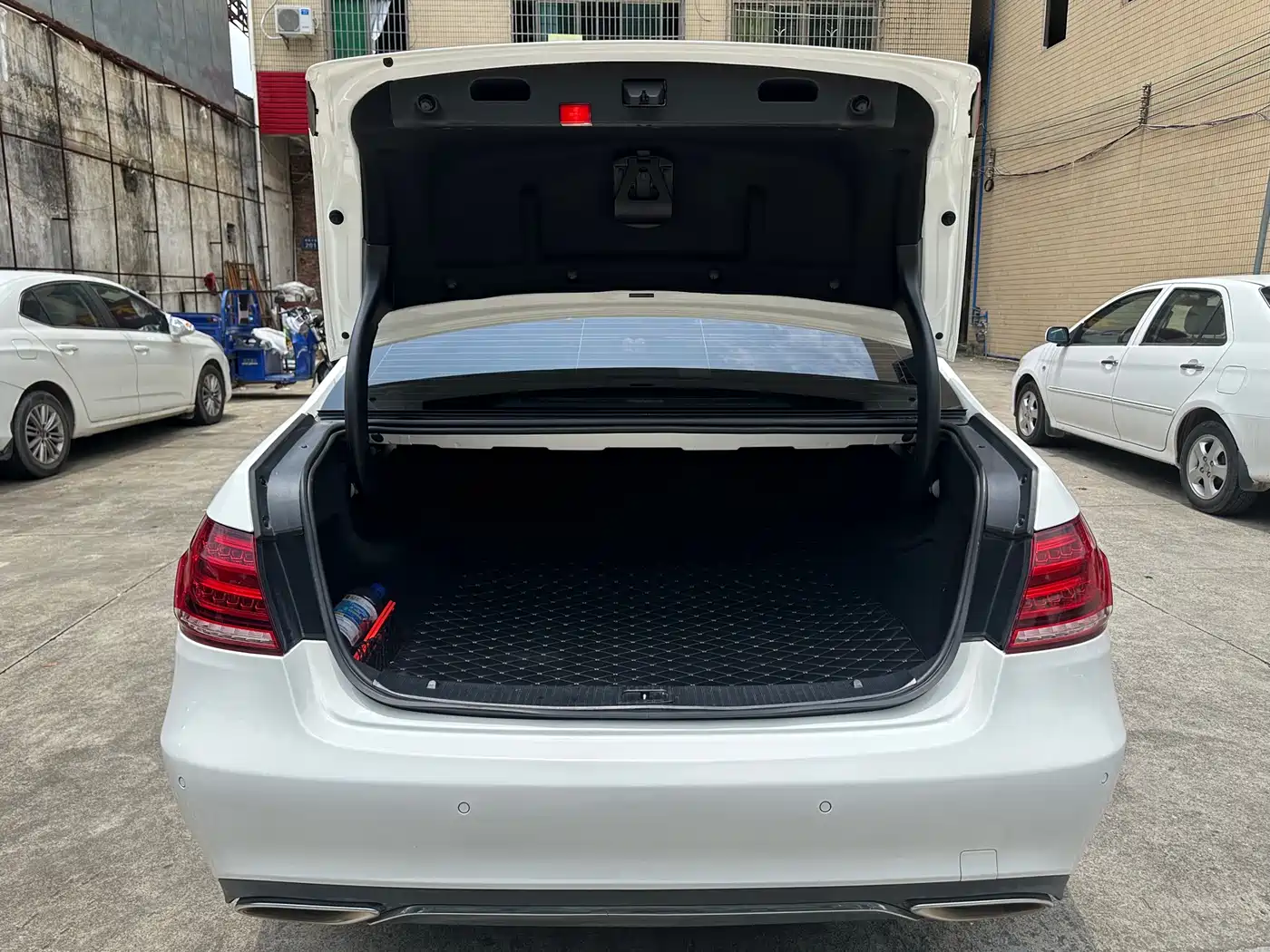 Mercedes-Benz E-Class 2015 Facelift E 180 L фото 7