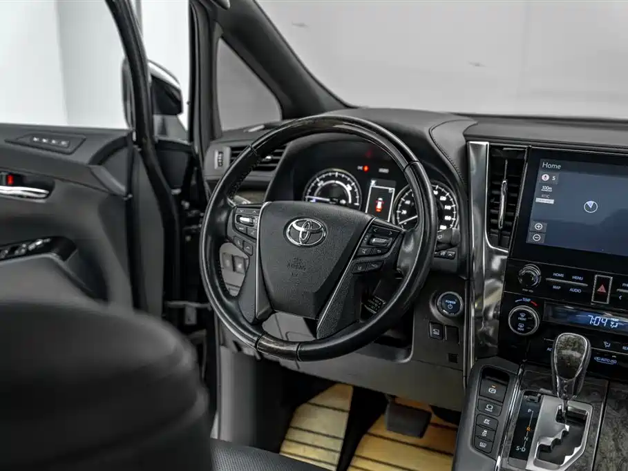 Toyota Vellfire 2021 Crown Hybrid 2.5L HV Premium Edition фото 31