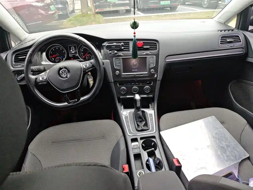 Volkswagen Golf 2016 230TSI Automatic Luxury фото 16