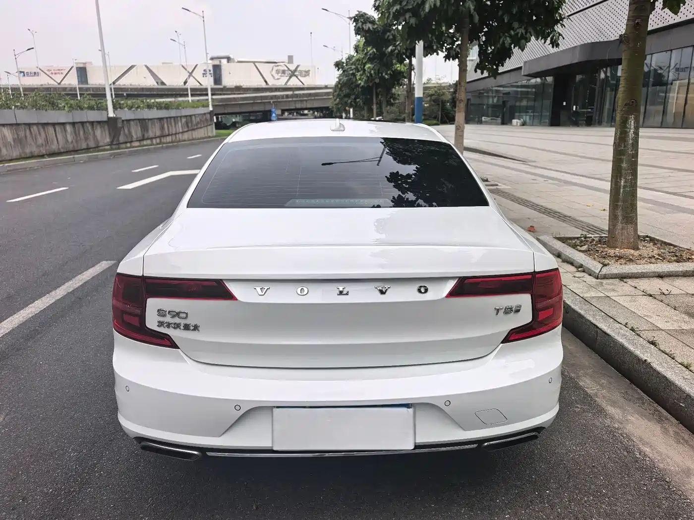 Фото 15 - Volvo S90