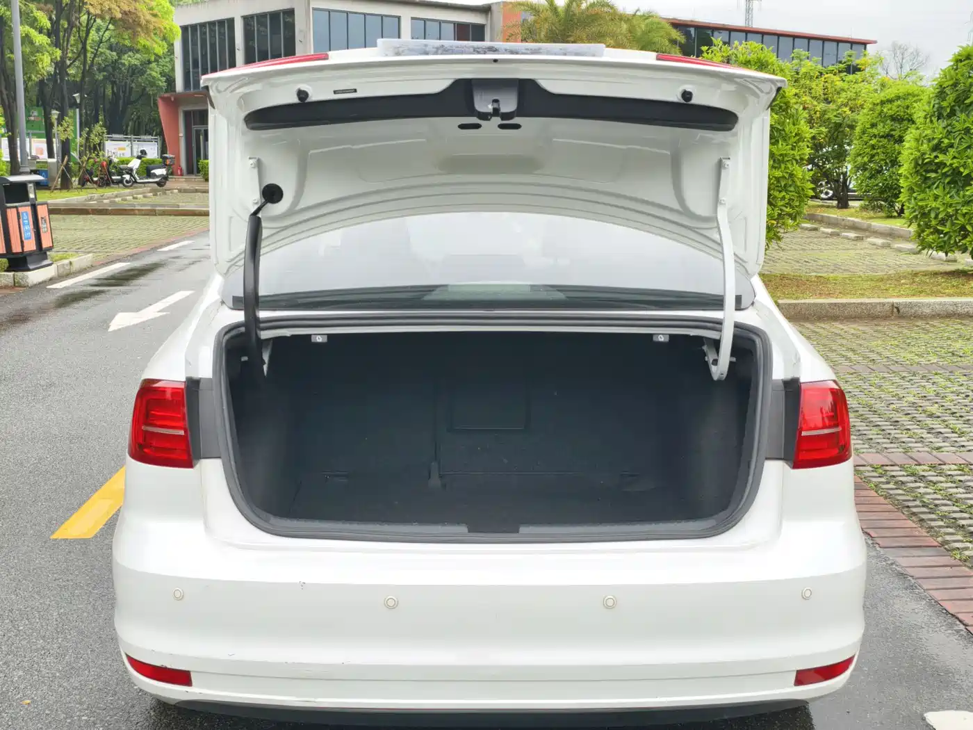 Volkswagen Sagitar 2018 1.6L Automatic Fashion фото 9