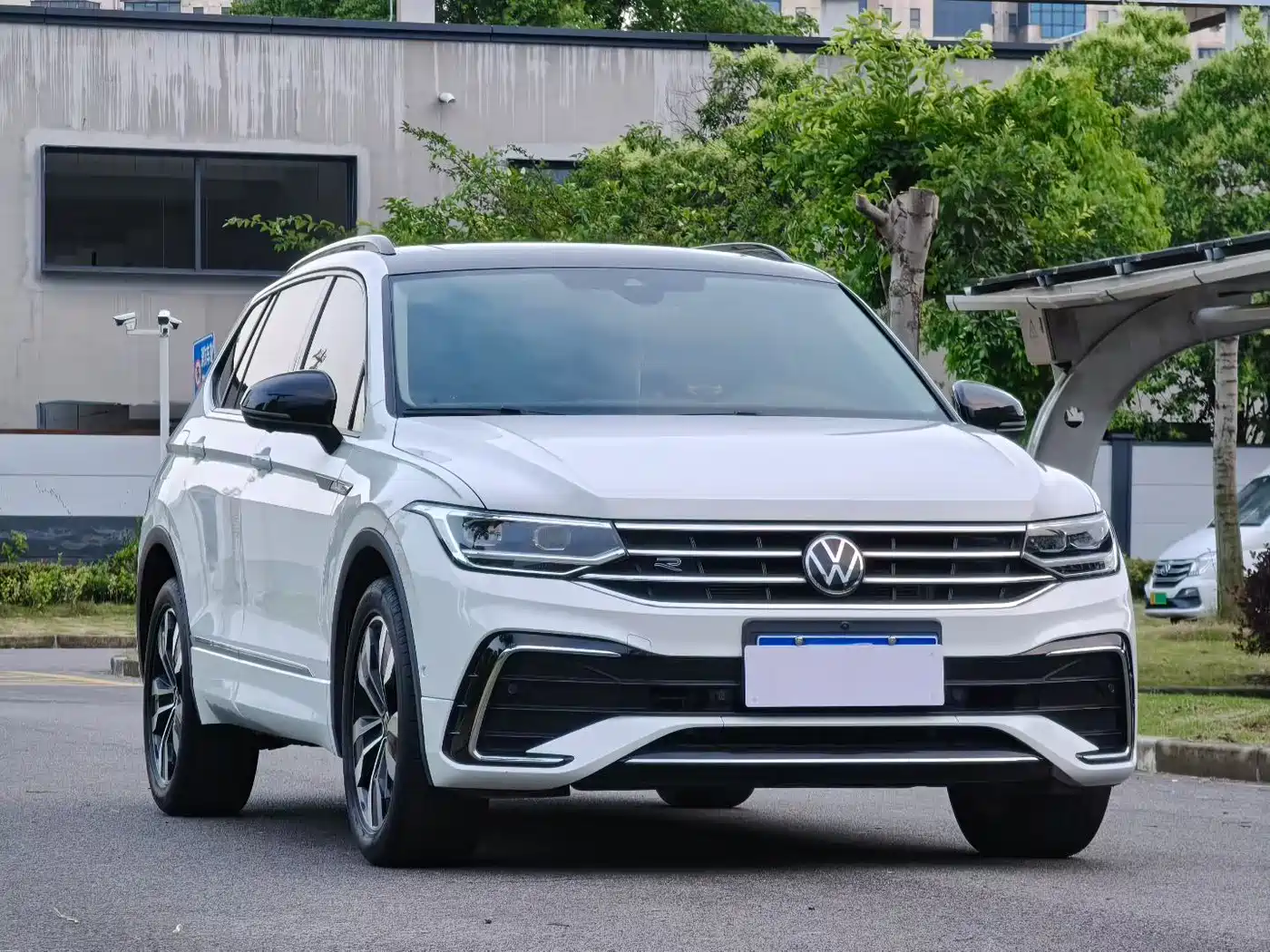 Volkswagen Tiguan L 2022 330TSI Auto 2WD R-Line Premium Edition фото 3