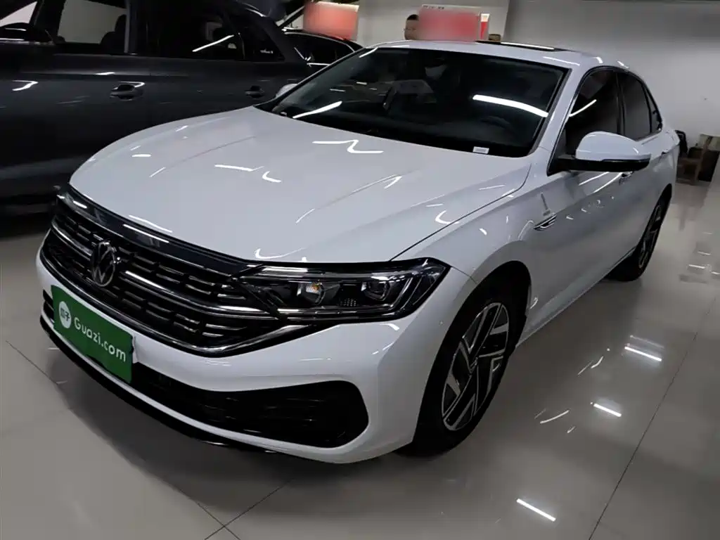 Volkswagen Sagitar 2025 300TSI DSG Surpass Edition