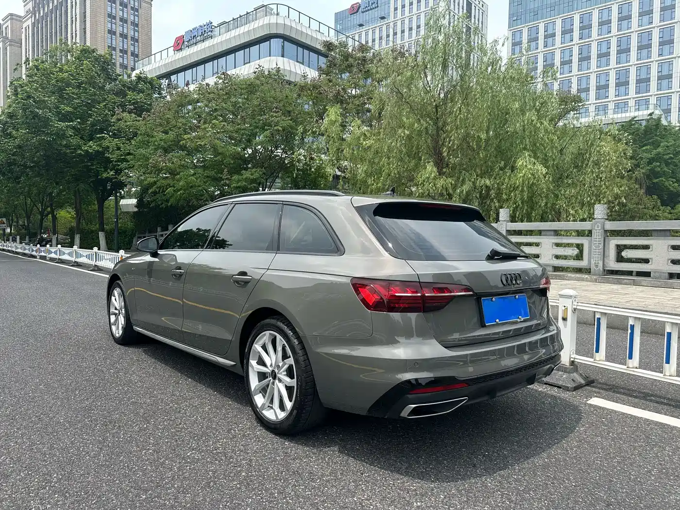 AUDI A4 (IMPORT)