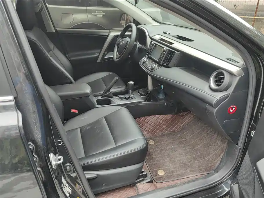Toyota RAV4 Rongfang 2016 2.0L CVT 2WD Trend (China V) фото 8
