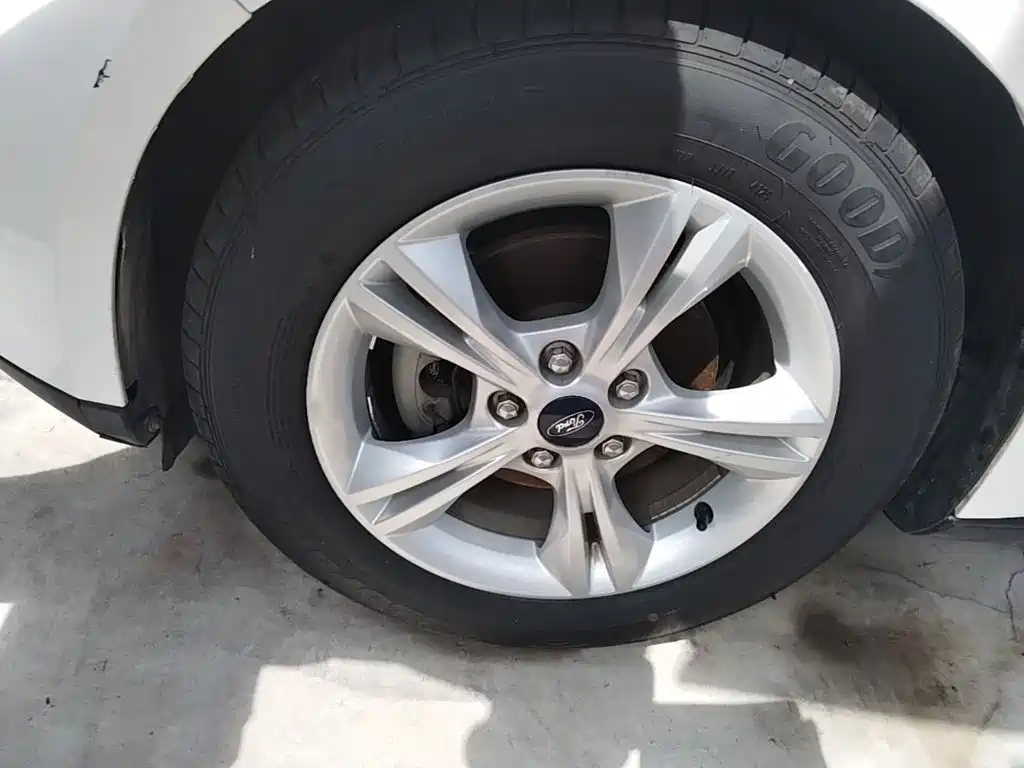 Фото 23 - Ford Focus