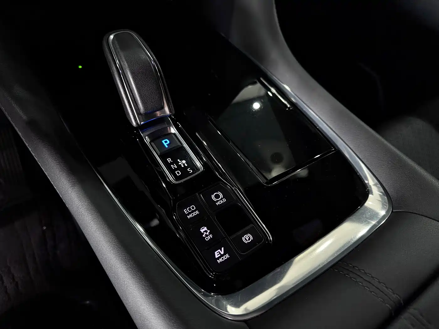 Toyota Alphard 2024 Hybrid 2.5L Ultimate Enjoyment Edition фото 21