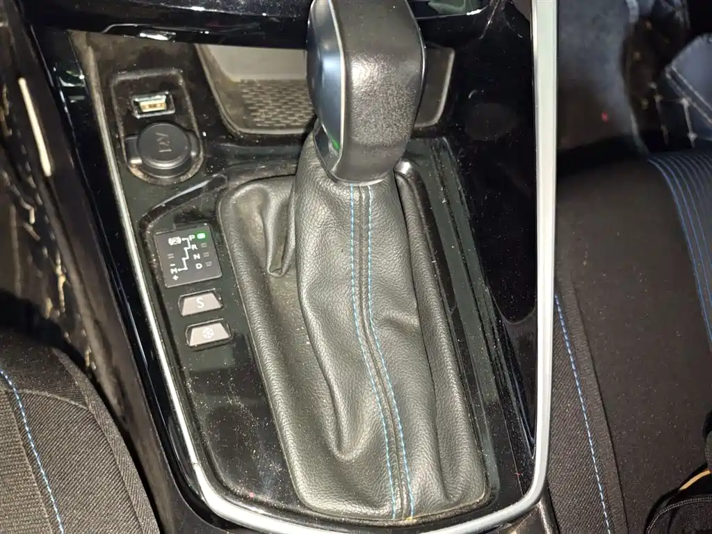 Peugeot 308 2016 1.6L Automatic Luxury фото 10