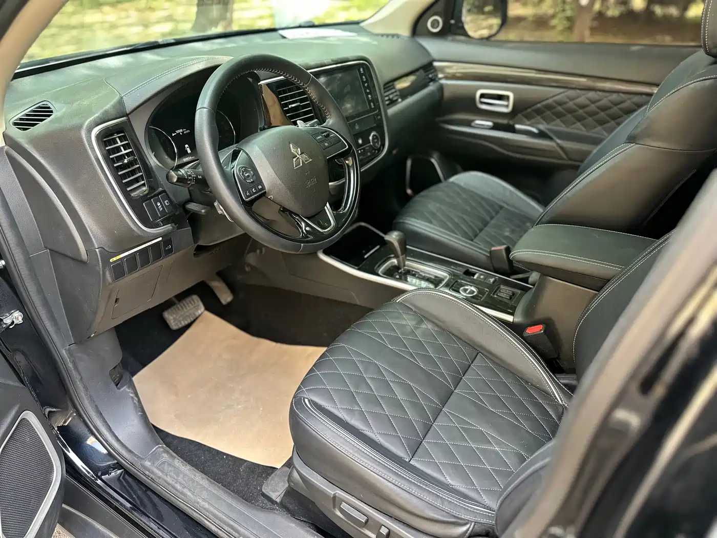 MITSUBISHI OUTLANDER