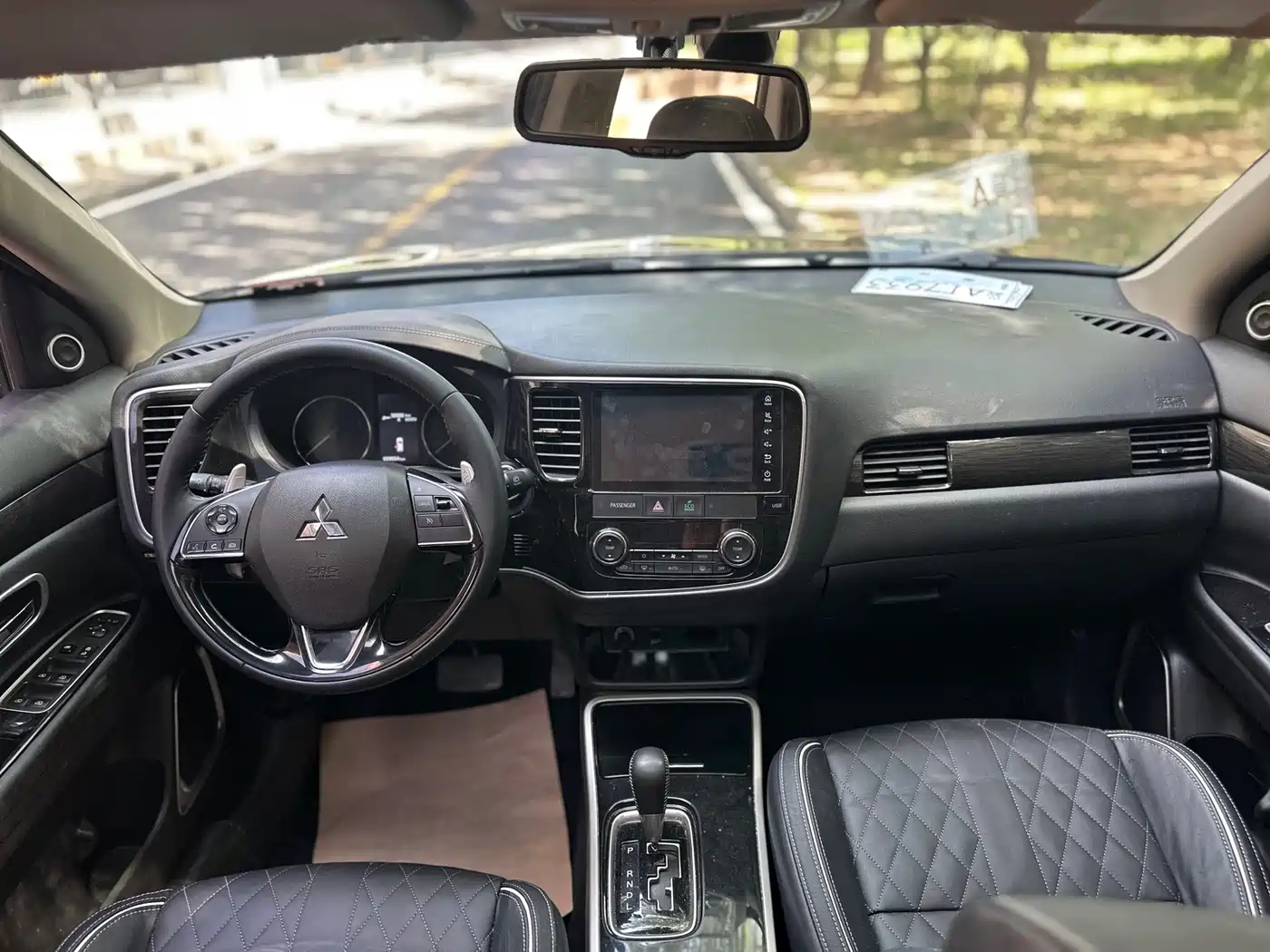 MITSUBISHI OUTLANDER