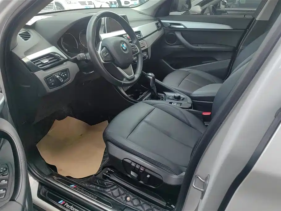 BMW X1 2019 sDrive18Li Fashion Model фото 9