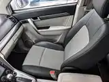 Photo 10 - Chevrolet Captiva