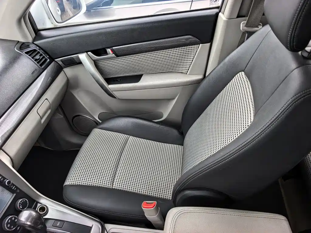 Photo 10 - Chevrolet Captiva