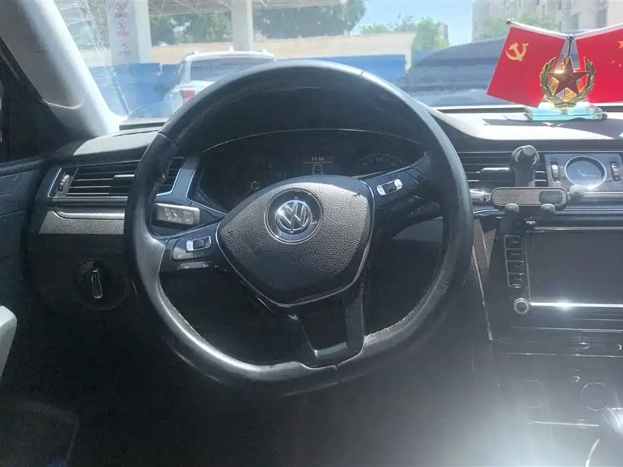 Volkswagen Passat 2017 330TSI DSG Prestige фото 15