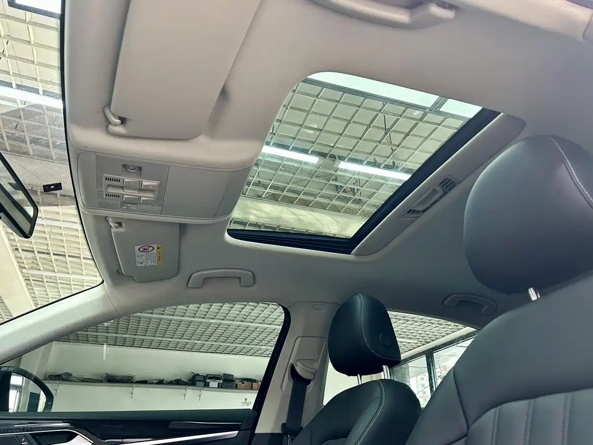 Volkswagen Passat 2022 280TSI Elite Edition фото 17