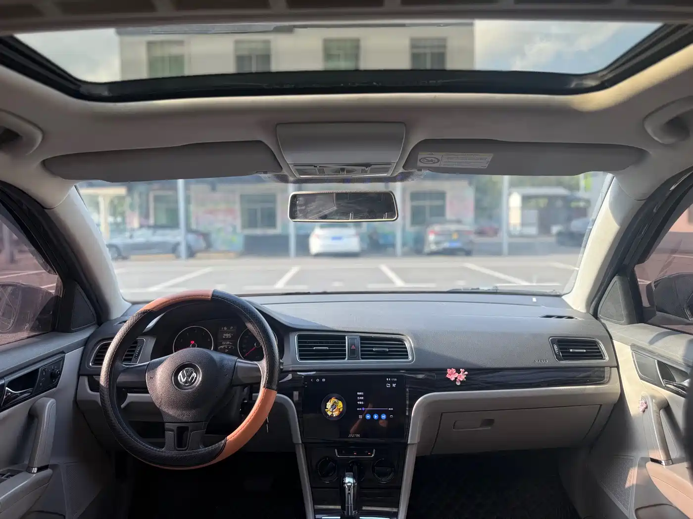 Photo 10 - Volkswagen Lavida Tour