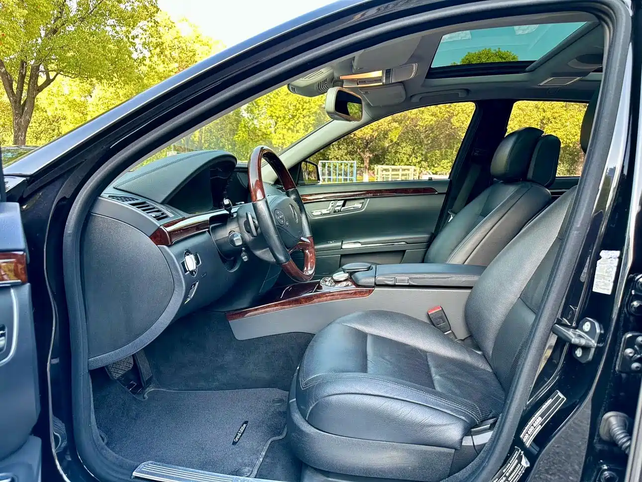 Mercedes-Benz S-Class 2012 S 300 L Luxury Grand Edition фото 3