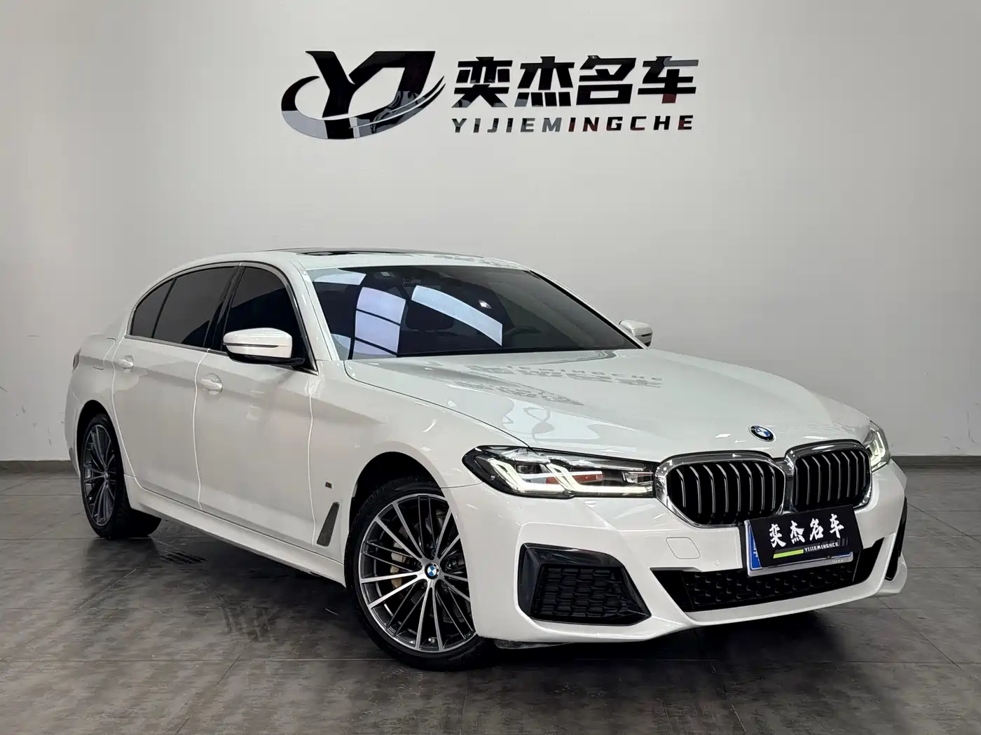 BMW 5 Series 2022 Facelift 530Li Leading M Sport Package фото 3