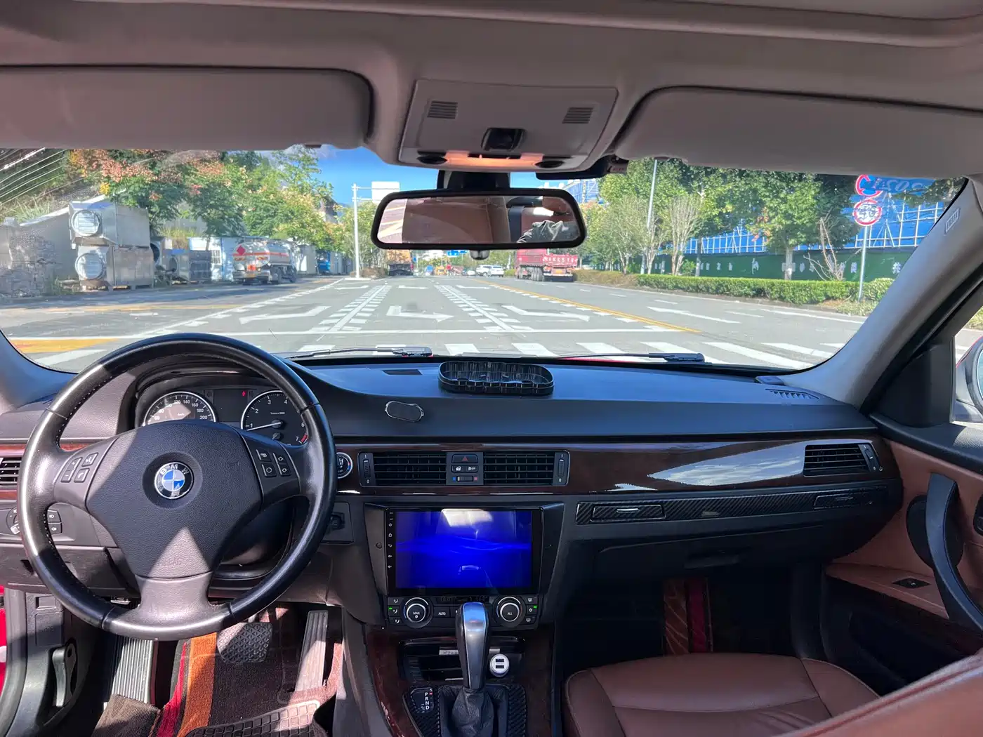 BMW 3 Series 2011 320i Luxury фото 6
