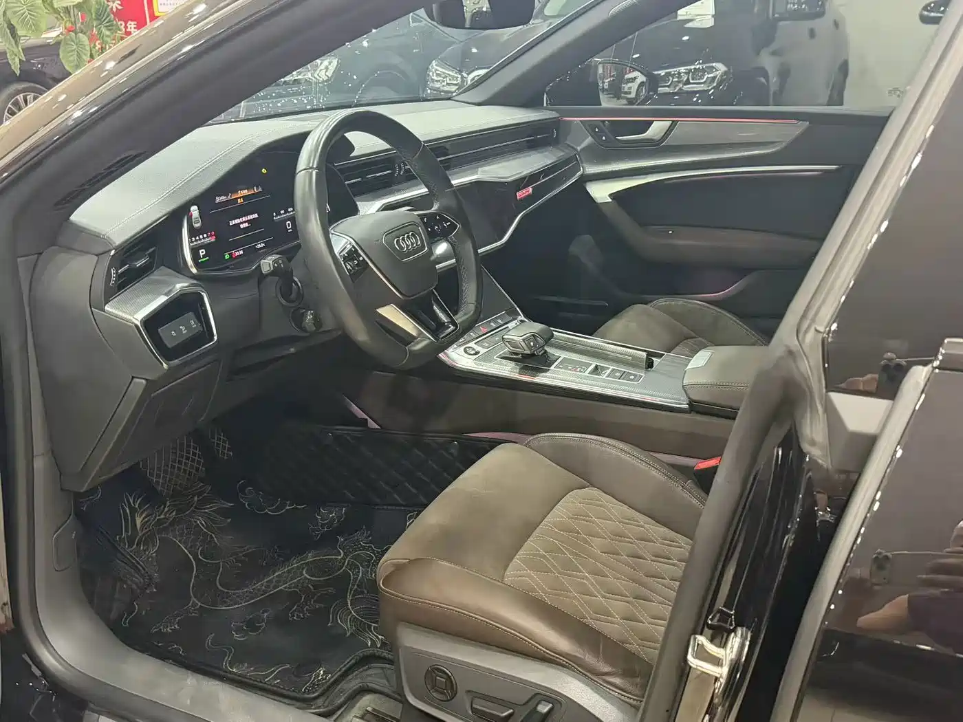 Фото 8 - Audi A7L