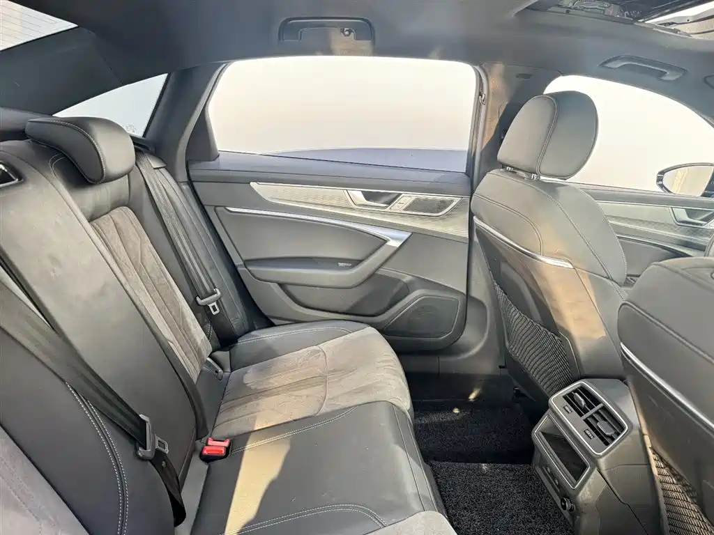 Audi A6L 2024 40 TFSI Luxury Dynamic фото 12