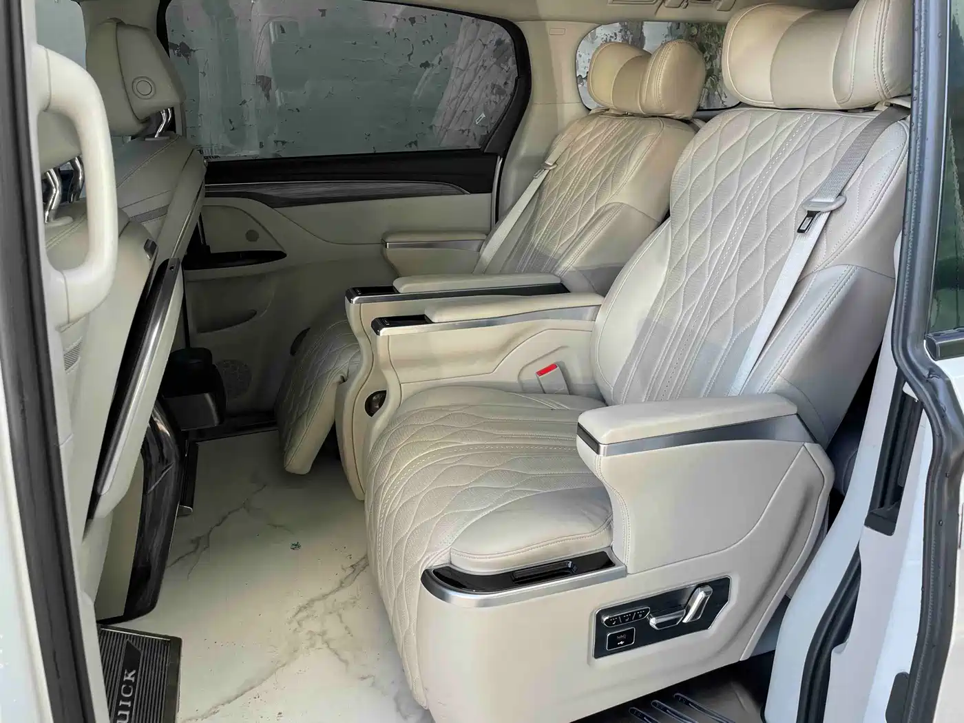 Photo 6 - Buick GL8
