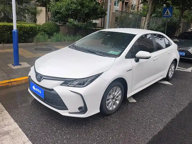 Toyota Corolla 1.8L, интеллектуальный гибрид, два мотора, Авангард