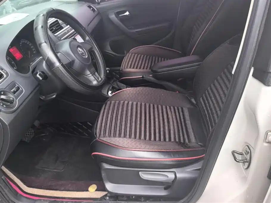 Volkswagen Polo 2013 1.4L Automatic Comfort Edition фото 9