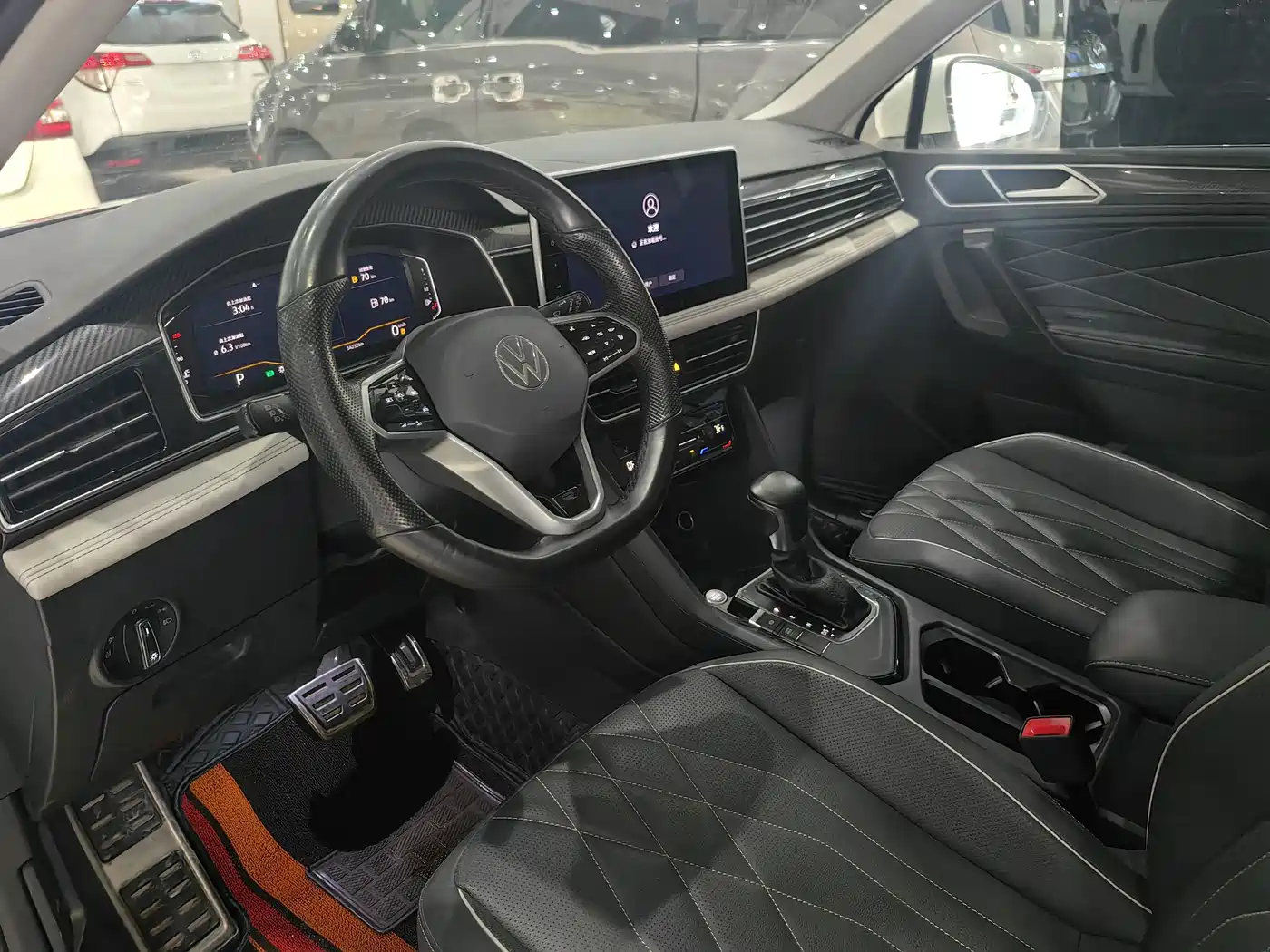 Volkswagen Tiguan L 2022 330TSI Auto 2WD R-Line Premium Edition фото 8